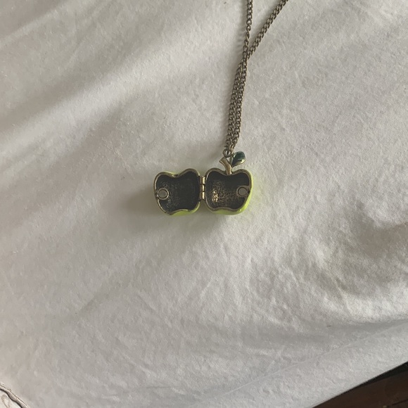 Apple locket - Picture 2 of 3